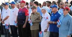 En la foto, la cúpula castrista