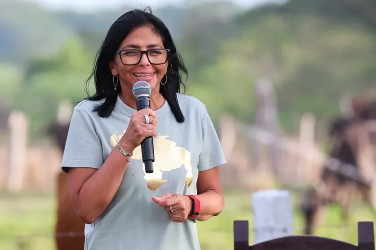 En la foto, Delcy Rodríguez