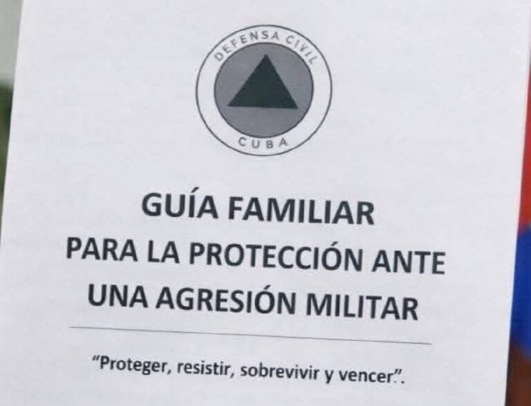 En la foto, la guía para la preparación para la defensa que entrega el gobierno cubano