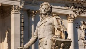 En la foto, estatua de Mozart en el Vaticano