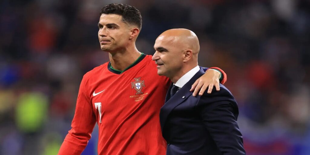 CR7, el inmortal: Portugal lo lleva al sexto Mundial porque los patrones de edad no van con él 18 En la foto, CR7 y Roberto Martínez