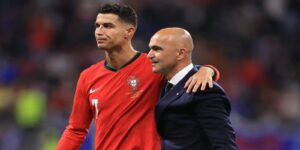 En la foto, CR7 y Roberto Martínez