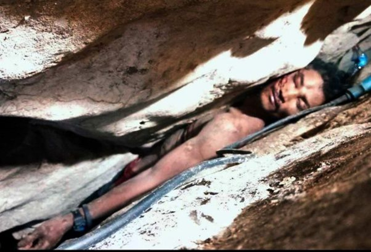 El hombre que se cayó dentro de la tierra y tardó cuatro días en volver 1 En la foto, Sum Bora atrapado entre las rocas