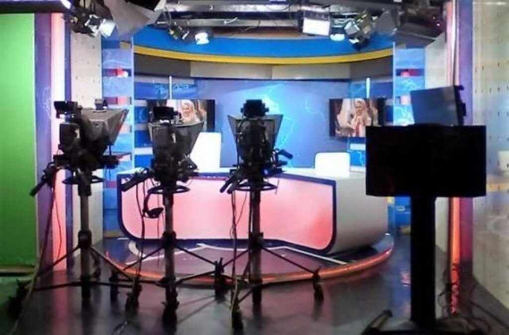 En la foto, un estudio de televisión