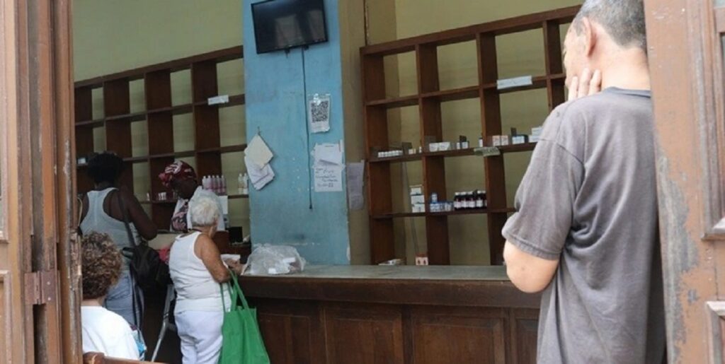 En la foto, farmacias vacías en Cuba
