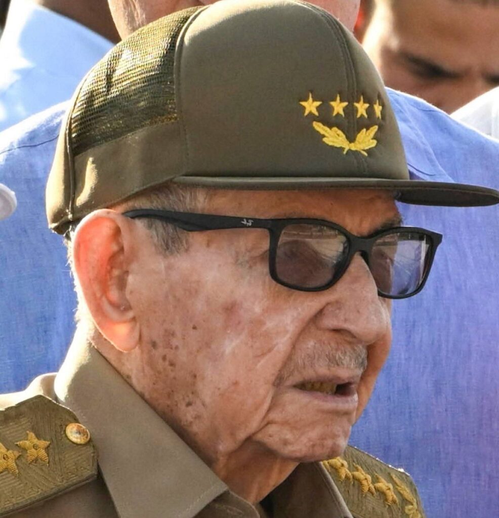 En la foto, Raúl Castro