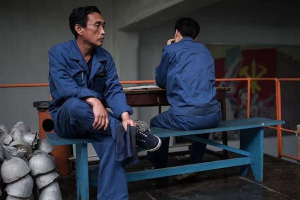 En la foto, trabajadores chinos
