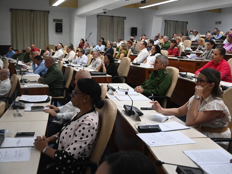 La reunión extraordinaria de las promesas ordinarias
