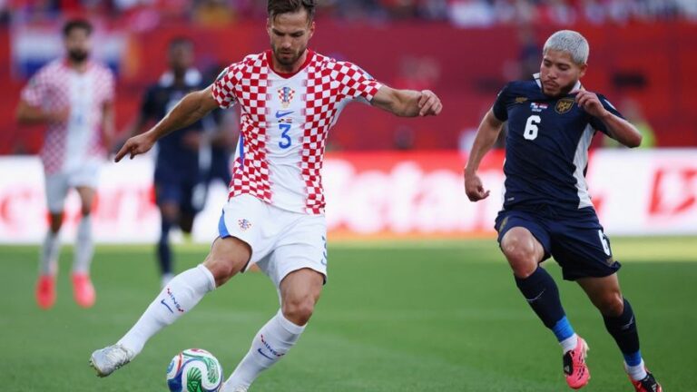 Croacia sufre, pero se cuela de a lleno en la pelea por un cupo directo a la próxima fase
