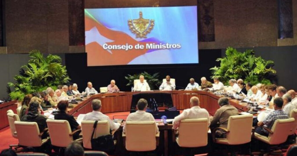 Menos ministerios, más miseria
