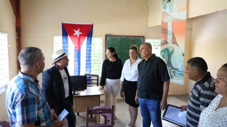 Las Tunas abre una escuela para aprender sobre la corriente que no llega 1 Las Tunas abre una escuela para aprender sobre la corriente que no llega