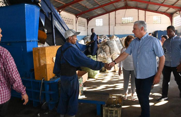 Díaz-Canel inaugura la ruta nacional de la basura 2 Díaz-Canel inaugura la ruta nacional de la basura