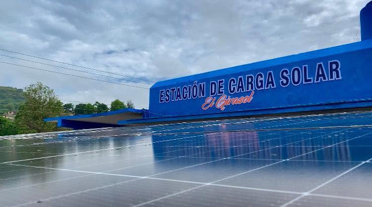 Holguín descubre el sol