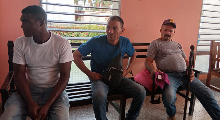 Los presos donan sangre en Las Tunas