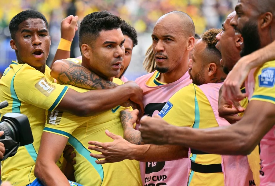 En la foto, Brasil celebra un gol ante Japón
