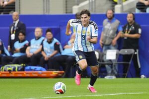En la foto, Julián Álvarez con la camiseta argentina