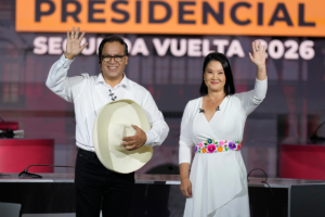 En la foto, Roberto Sánchez y Keiko Fujimori