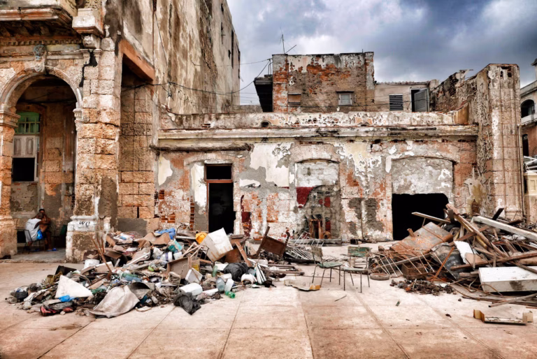 En la foto, derrumbes en La Habana