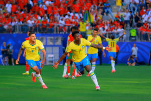 En la foto, Vinicius Junior celebra su primer gol del Mundial
