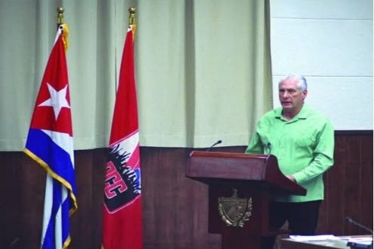 En la foto, Díaz-Canel en el Pleno del PCC