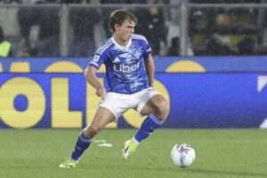 En la foto, Nico Paz con la camiseta del Como