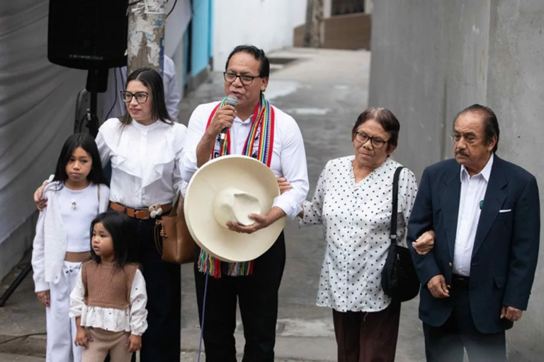 En la foto, El candidato a la Presidencia del Perú por el partido Juntos por el Perú, Roberto Sánchez, el día de las elecciones en Lima (Perú)
