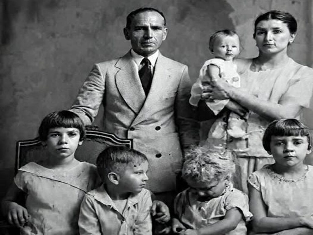 En la foto, María de las Mercedes y Joaquín del Cristo con sus hijos, Hilda, Mariano, Cayetano, Nélida, y la bebé María Concepción