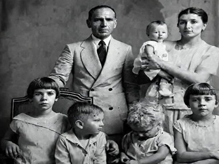 La noche clara de inquietos luceros 1 En la foto, María de las Mercedes y Joaquín del Cristo con sus hijos, Hilda, Mariano, Cayetano, Nélida, y la bebé María Concepción