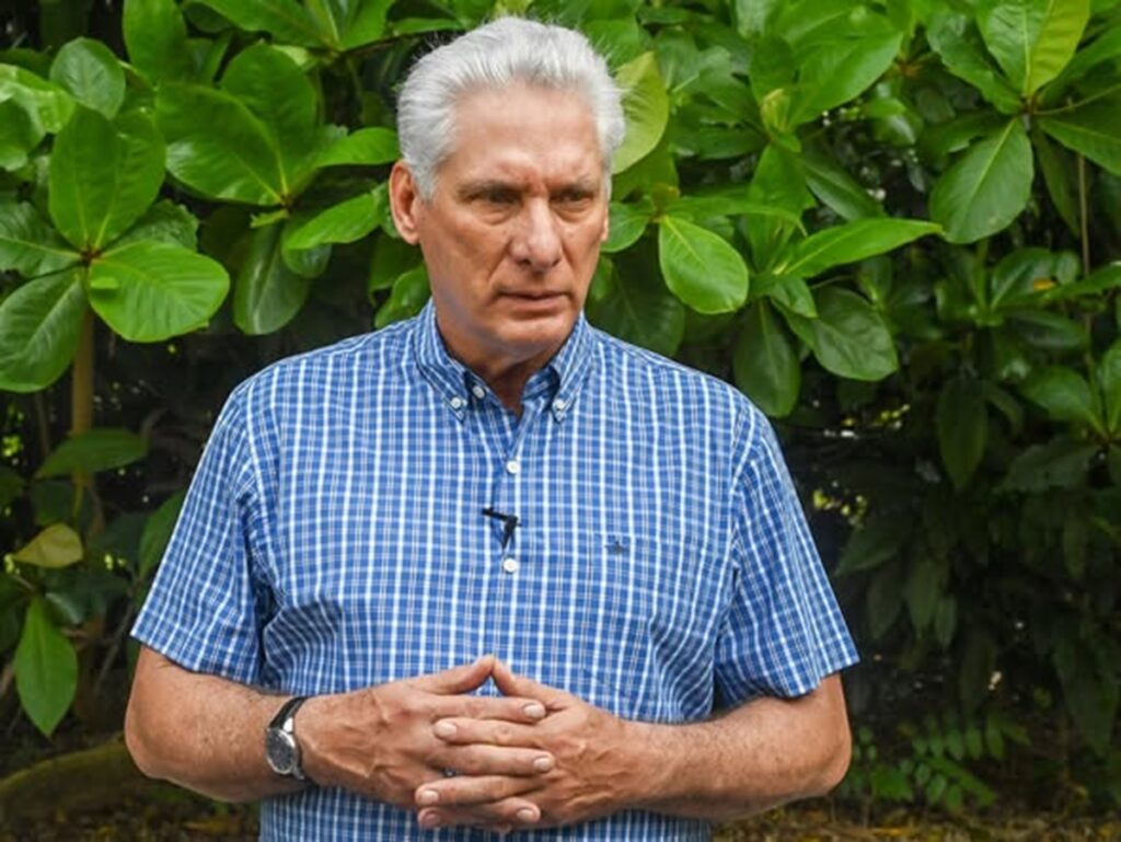 El agua al cuello y el discurso de siempre 1 En la foto, Díaz-Canel mientras hablaba con los periodistas a su servicio