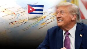 En la foto, Donald Trump y un mapa del Caribe