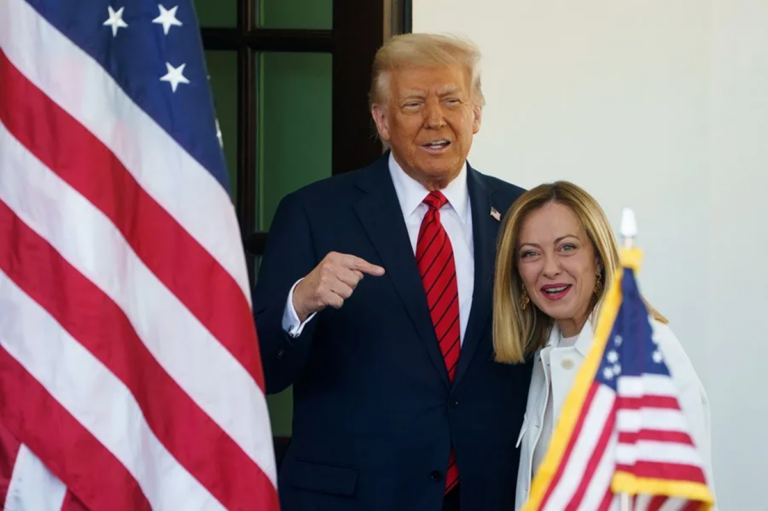 En la foto, Trump y Giorgia Meloni