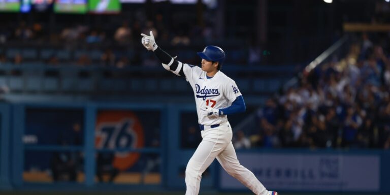 Ohtani conecta su 15to jonrón y Dodgers vencen 1-0 a Rays 2 En la foto, Shohei Ohtani