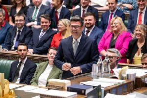 En la foto, Andy Burnham al prestar juramento como miembro del Parlamento por Makerfield en la Cámara de los Comunes, en Londres, el pasado lunes, 22 de junio.