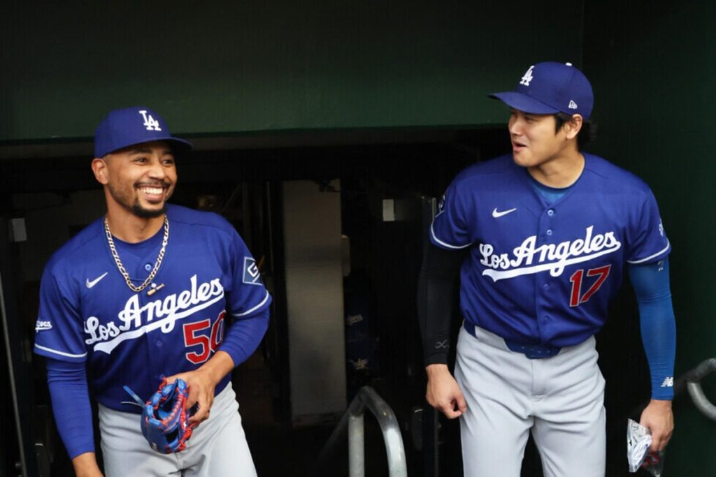En la foto, Mookie Betts y Shohei Ohtani