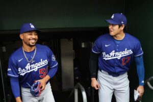 En la foto, Mookie Betts y Shohei Ohtani