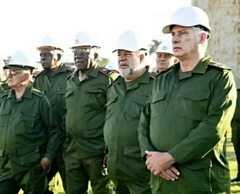 En la foto, dirigentes cubanos barrigones