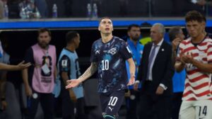 Almirón incrédulo tras recibir tarjeta roja