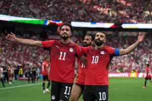 En la foto, Egipto celebra primer triunfo en Mundiales