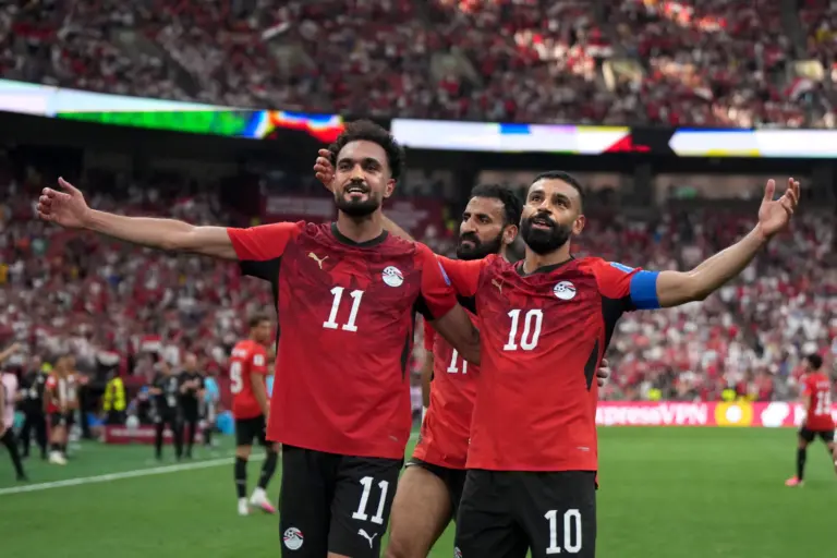 En la foto, Egipto celebra primer triunfo en Mundiales