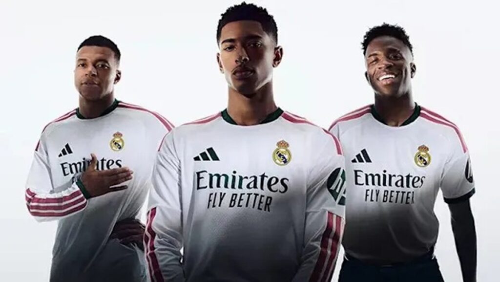 En las fotos, las estrellas del Madrid con sus nuevas camisetas