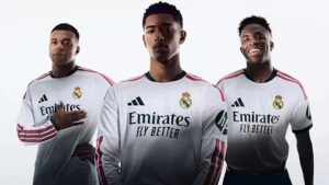 En las fotos, las estrellas del Madrid con sus nuevas camisetas