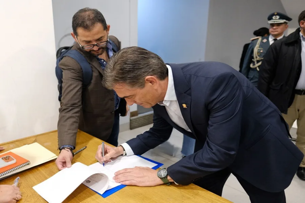 En la foto, el presidente Rodrigo Paz