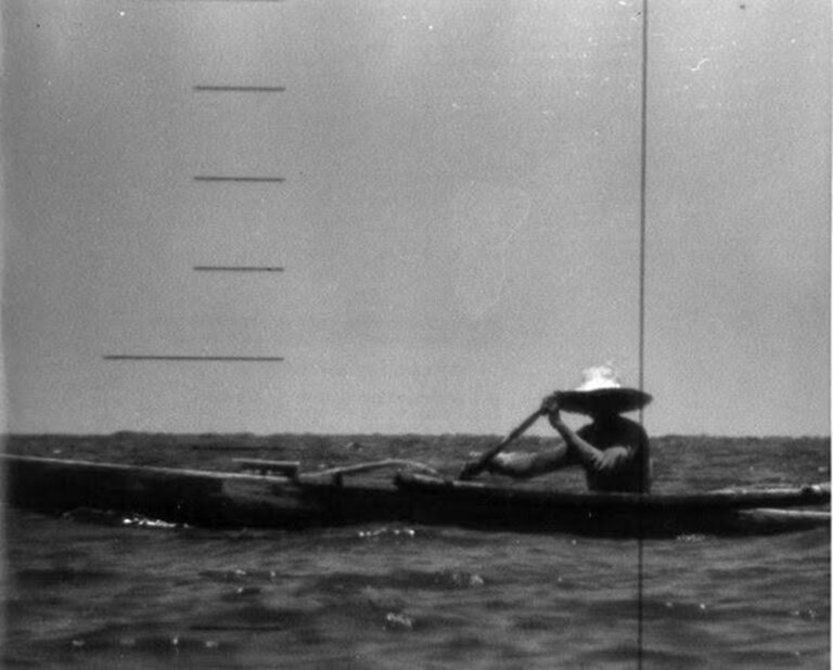 60 días de sigilo destrozados por la curiosidad de un hombre con una canoa