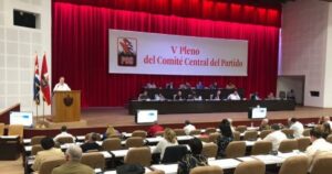 En la foto, un pleno del partido comunista