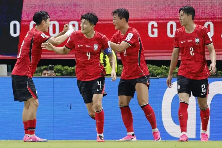 En la foto, jugadores de Corea del Sur celebrando un gol este jueves frente a República Checa, en un partido del grupo A del Mundial