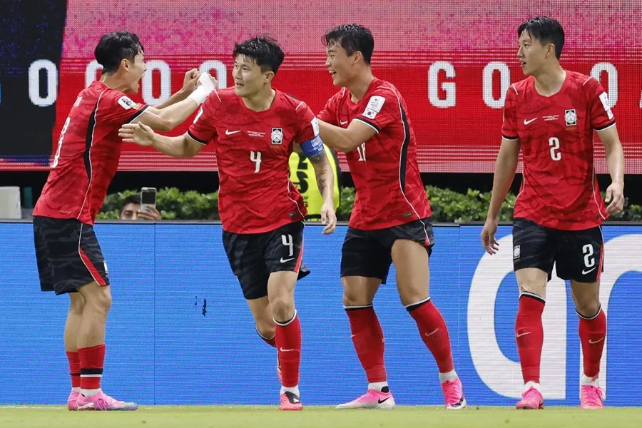 Corea del Sur va de menos a más y derrota 2-1 a la República Checa, en el debut de ambos 2 En la foto, jugadores de Corea del Sur celebrando un gol este jueves frente a República Checa, en un partido del grupo A del Mundial