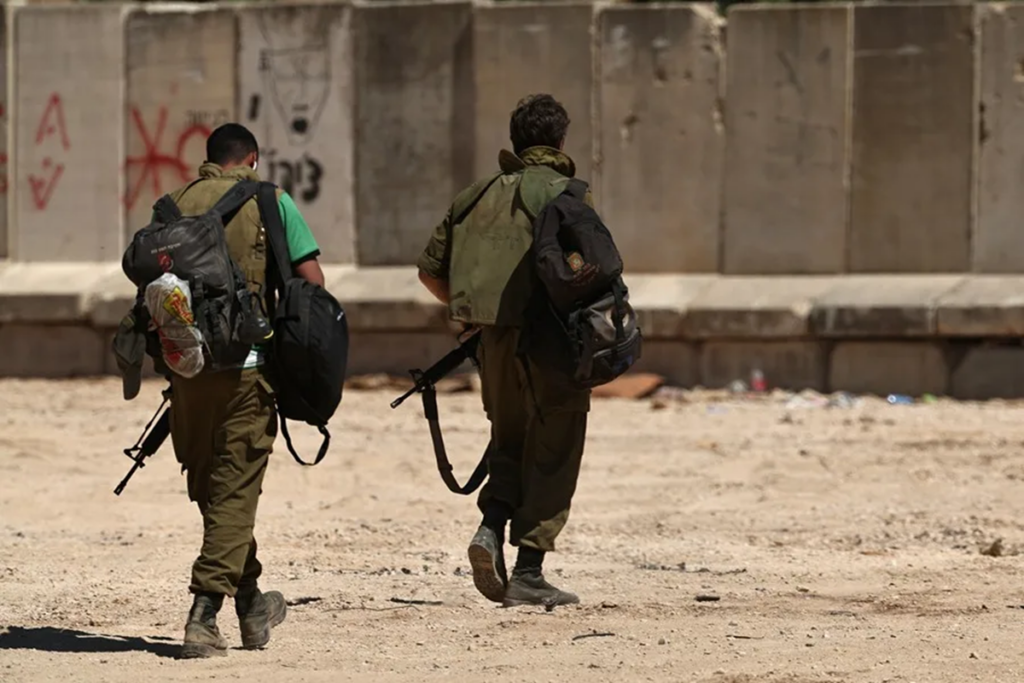En la foto, Soldados israelíes en un punto de la frontera entre Israel y Líbano