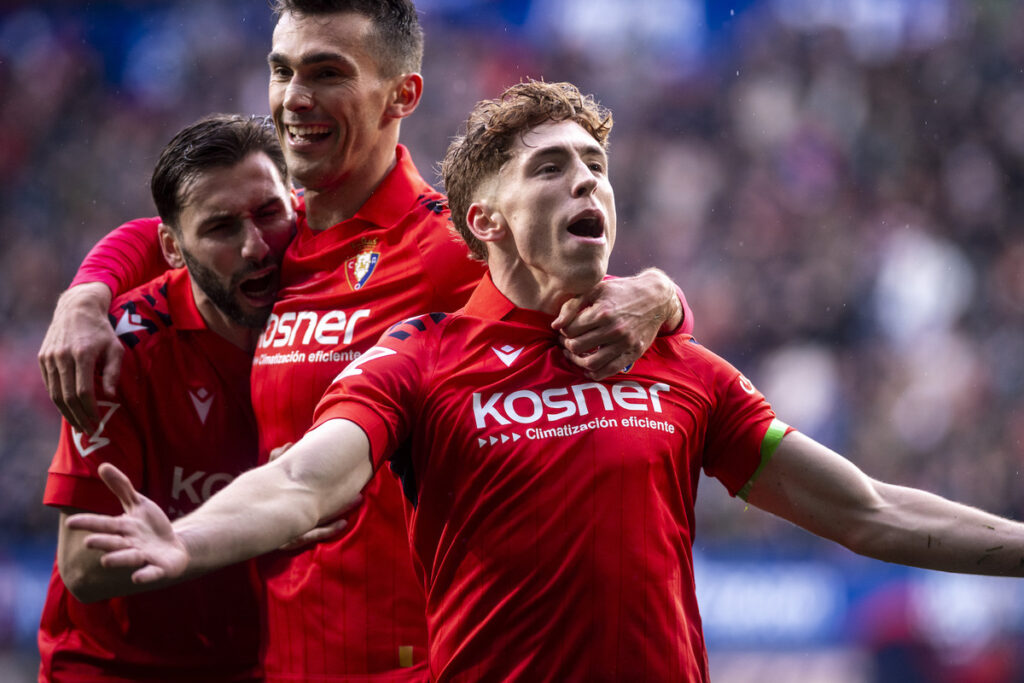 En la foto, Victor Muñoz celebra un gol