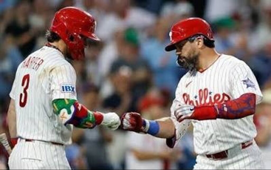 En la foto, Harper y Schwarber