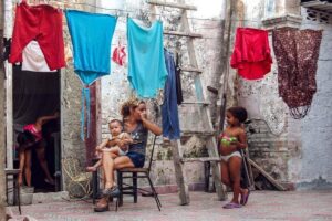 En la foto, una escena habitual de la Cuba actual